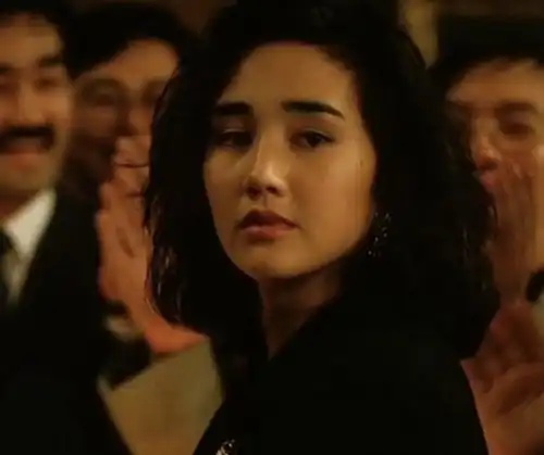 柏安妮息影28年无意复出,17岁次女接棒出道,母女长相神似颜值高