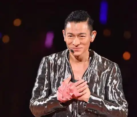 刘德华发型又酷又帅,蓬松又整齐更有男人味,喜欢油头的男生试试