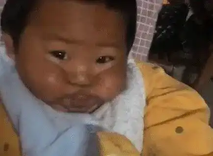 娃第一次吃榴莲哈哈哈哈这表情我也就循环看了100遍
