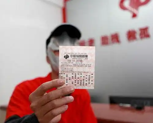 回顾07年,男子两中大奖揽1300万后陷疯狂,诈骗4000万全赔光
