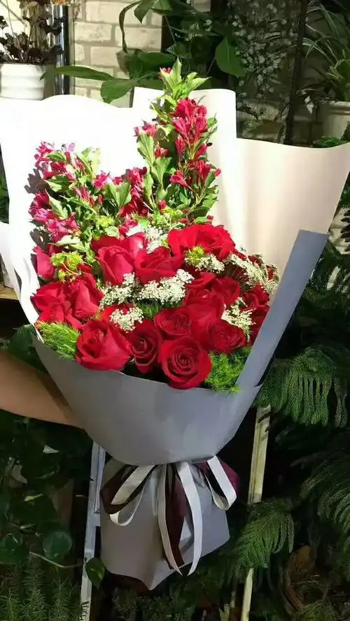 亲七夕情人节玫瑰大牌抢购仅需2.99元,浪漫就是这样任性...