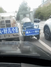 搞笑gif哈士奇上辈子一定是拆迁队的