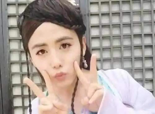 有种惊艳是男星穿女装,侯明昊马天宇太清纯,看到王源是心动