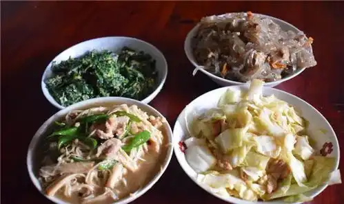父亲让村口乞丐在我家留宿,村民都笑他傻,三十年后他们羡慕不已